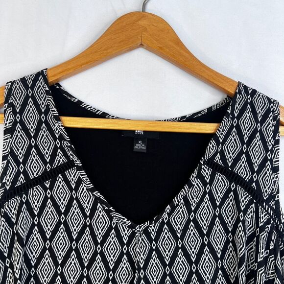 IZ Byer Geometric Print Cut Out Shoulder Long Sleeve Boho Blouse Size XL Maximal - Picture 4 of 13